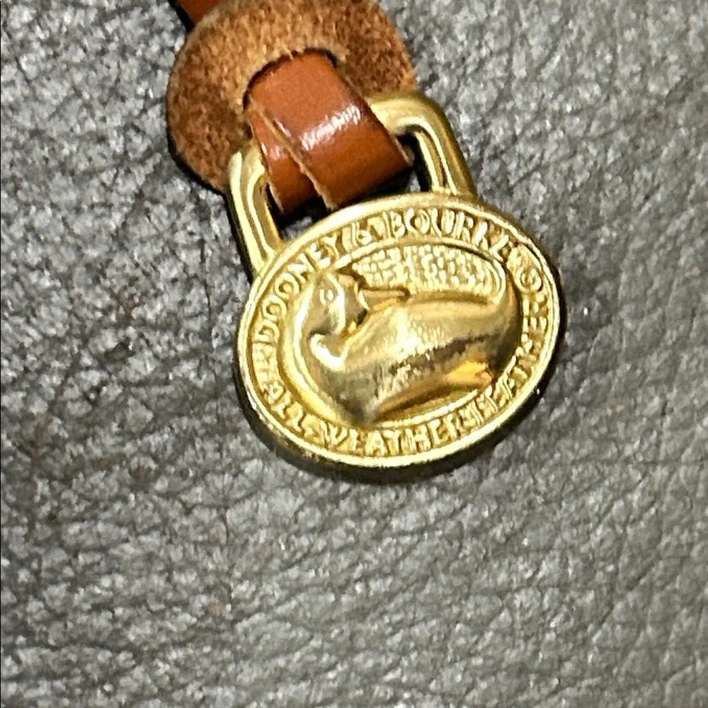 Vintage Dooney & Bourke All-Weather Leather Zip Along Crossbody Wallet - Picture 3 of 16